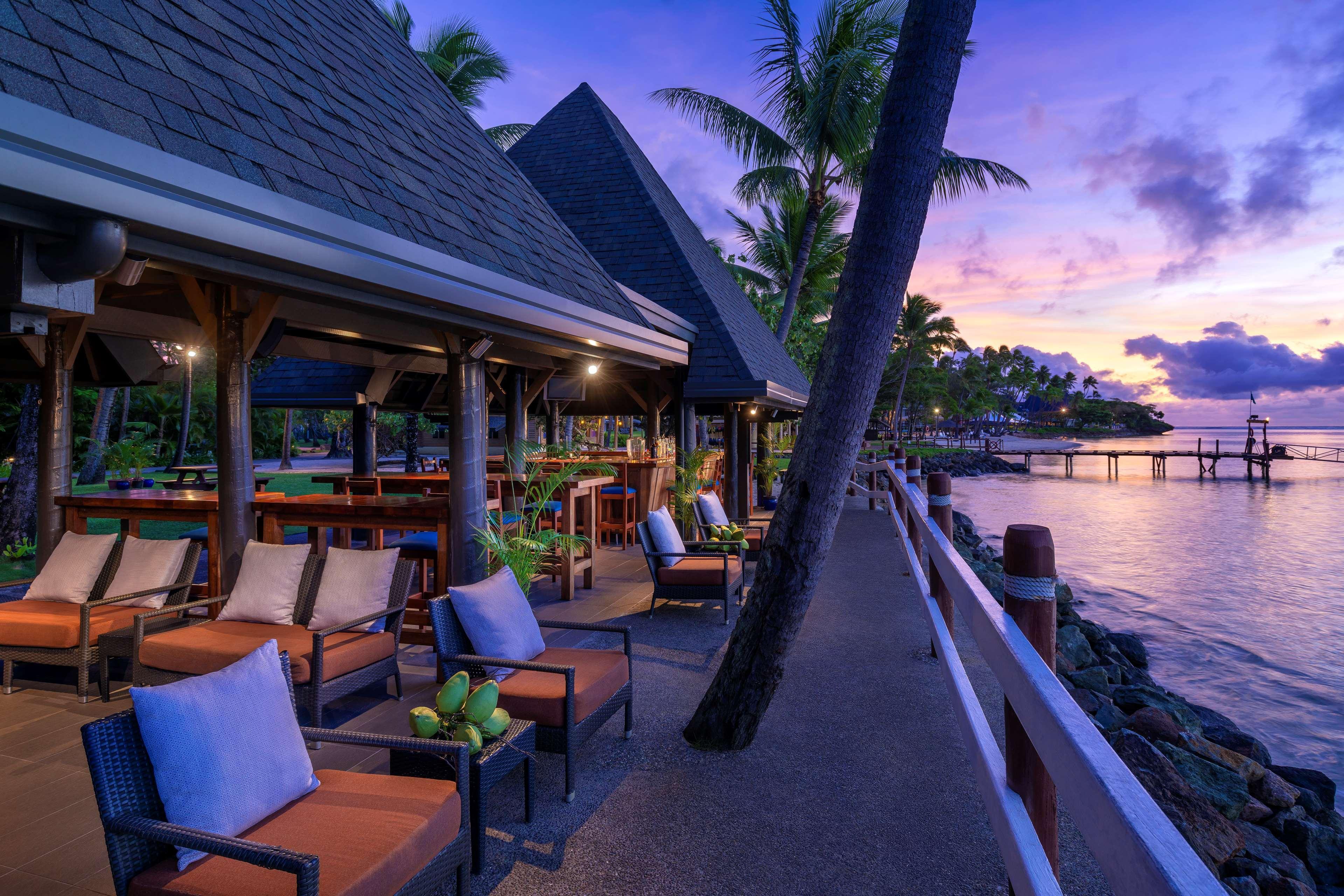 Shangri-La Yanuca Island, Fiji Voua Esterno foto Sunset at the bar